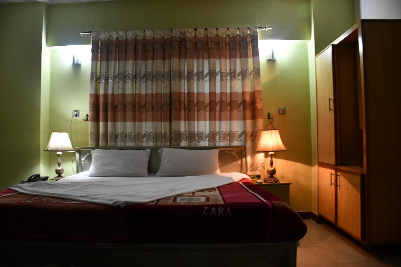 Mir Continental Hotel Muzaffarabad Exteriér fotografie