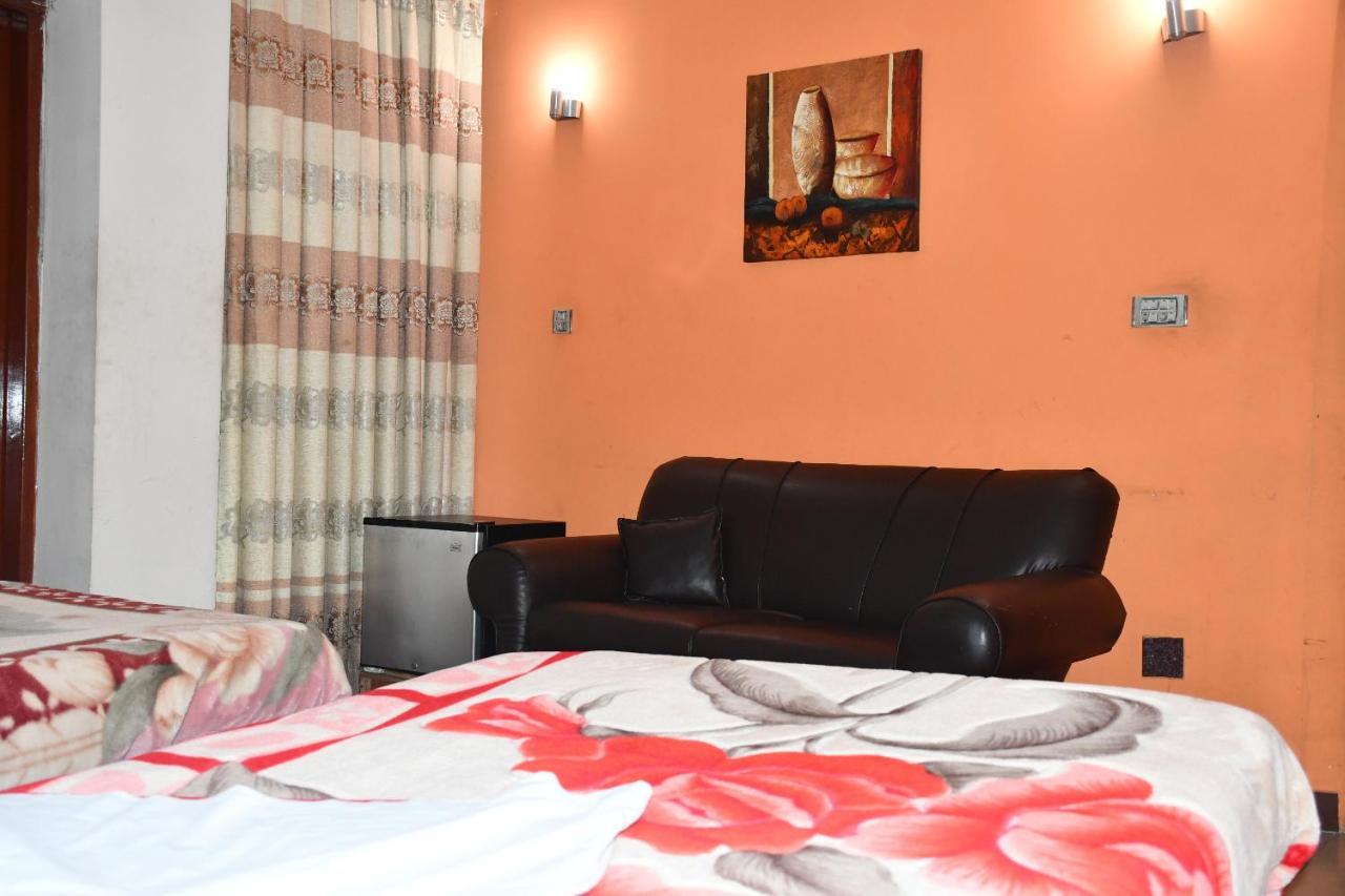Mir Continental Hotel Muzaffarabad Exteriér fotografie
